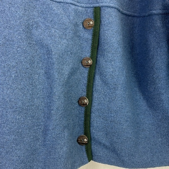 Reine Schurwolle 100% Pure New Wool Women’s Coat with beautiful floral buttons - Picture 7 of 12